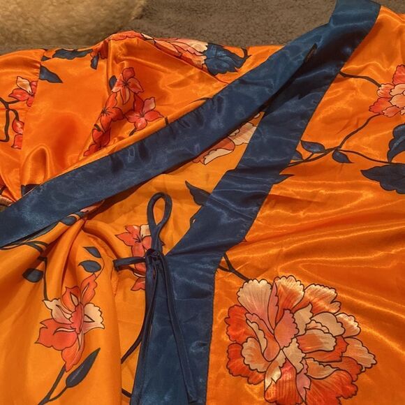 Midnight Velvet Floral Silky Robe Size XL - Picture 6 of 8